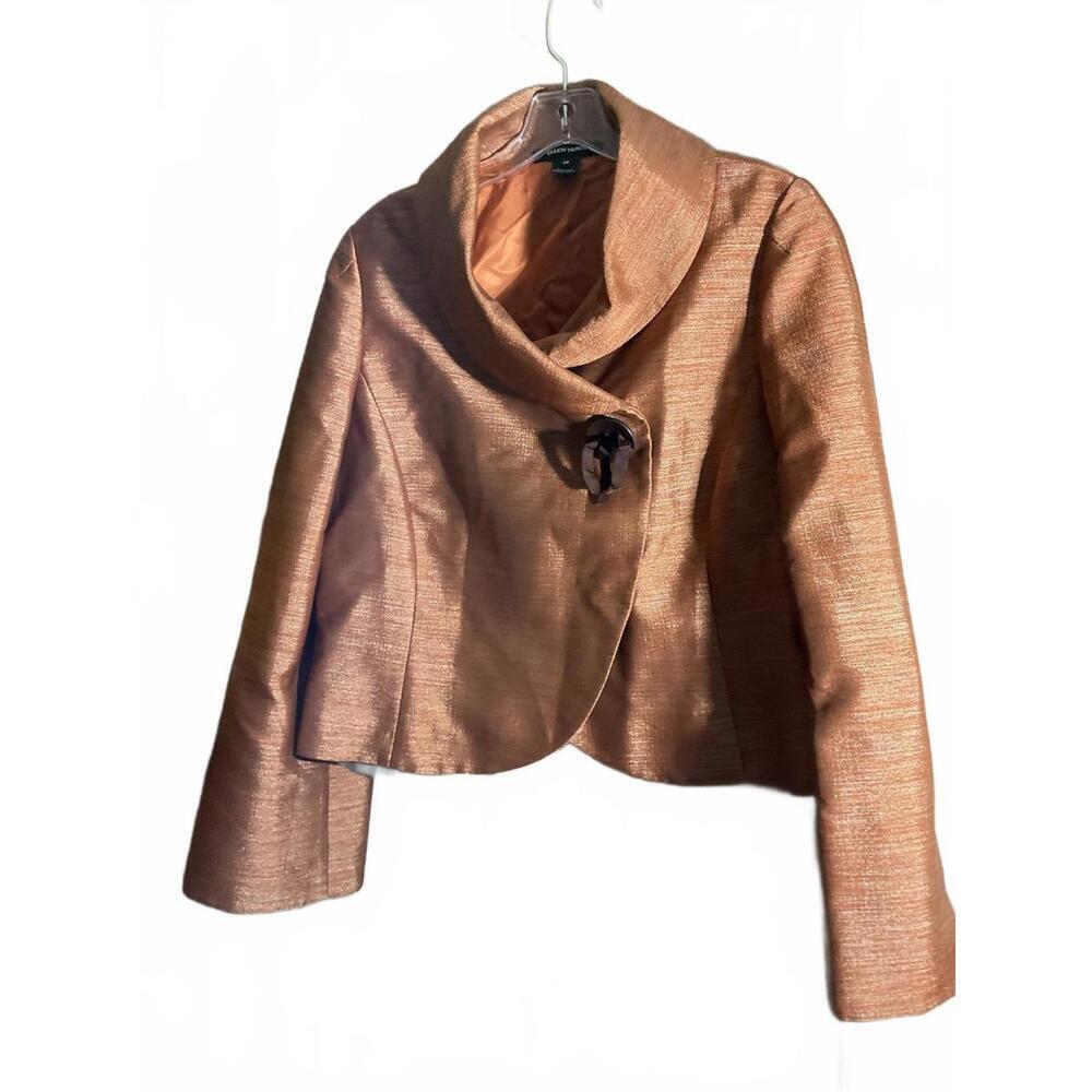 Ellen Tracy Stylish Women's Cropped Jacket with Unique Button Closure Size 14